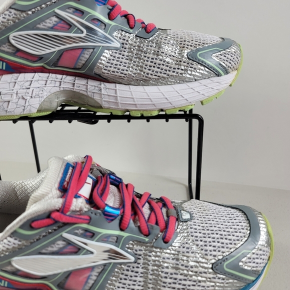 Brooks Ravenna 6 Womens Running Shoes
Size 6.5
E - Picture 12 of 12